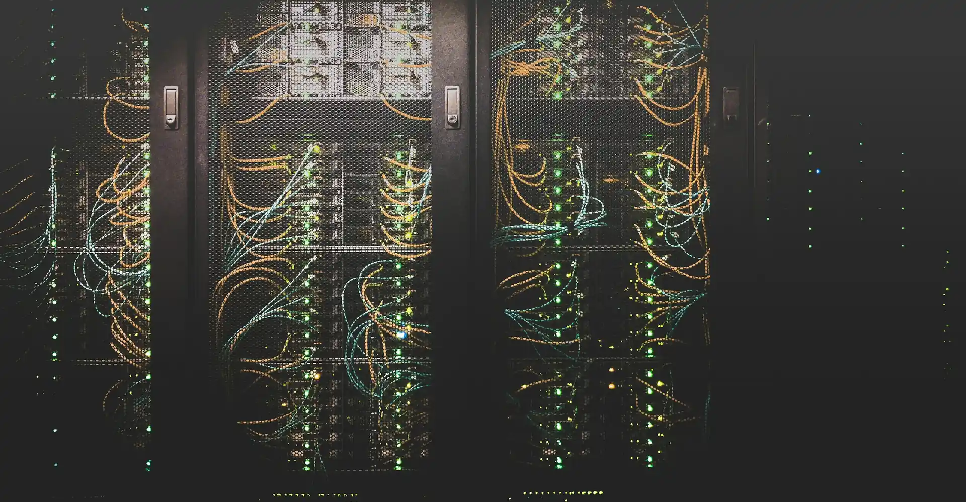 Database migration servers in a data centre
